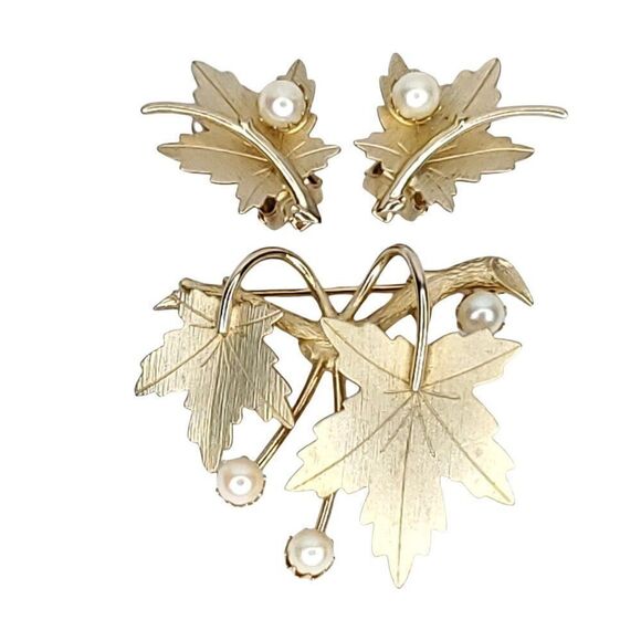 Vintage Sarah Coventry Maple Leaf Faux Pearl Earrings Brooch Goldtone - Picture 1 of 5